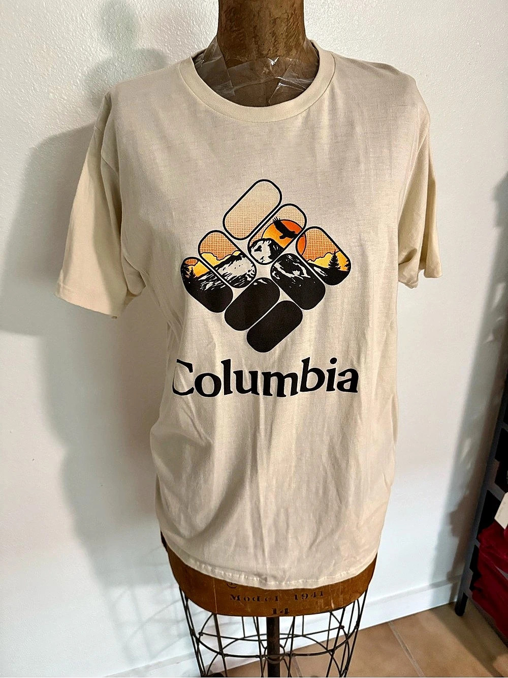 NWT Columbia CSC Outdoor Back Graphic T-Shirt Cream M